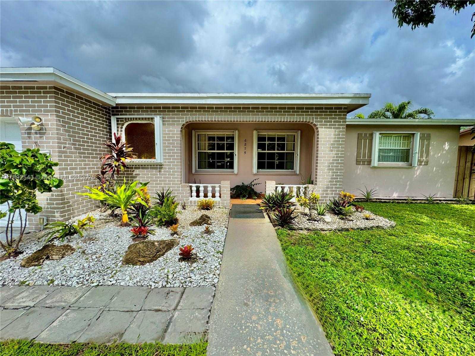 Small Image of 6875 NORTH WEST 1ST CT, Margate Number 31