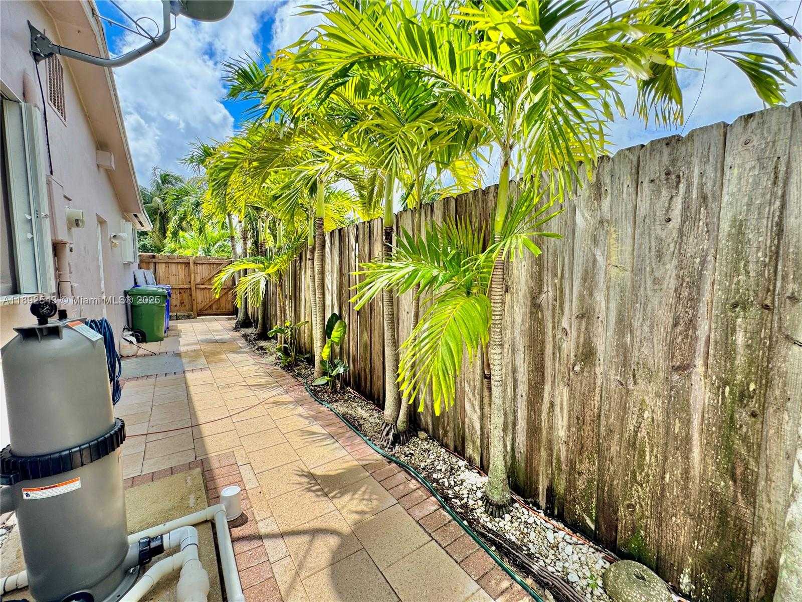 Small Image of 6875 NORTH WEST 1ST CT, Margate Number 33