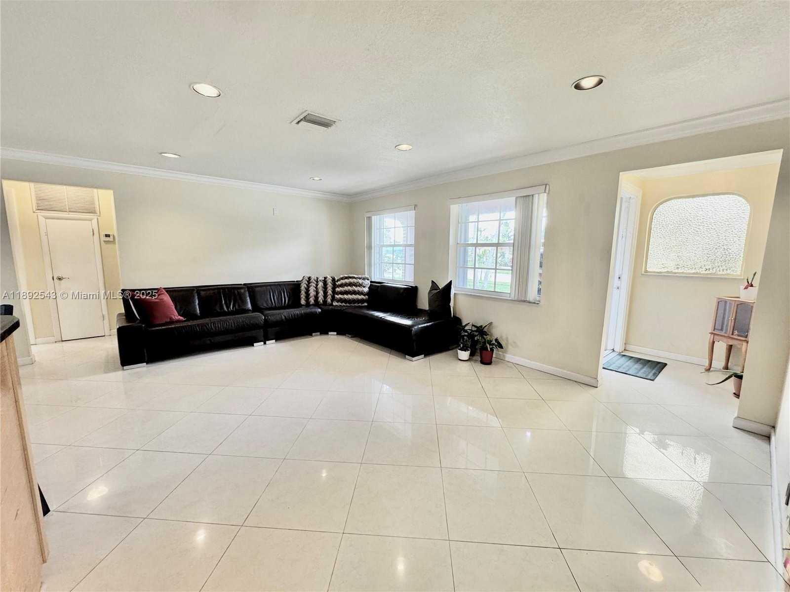 Small Image of 6875 NORTH WEST 1ST CT, Margate Number 6