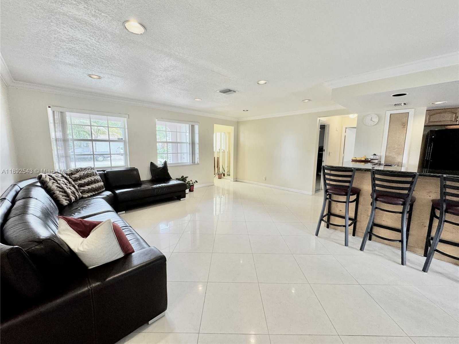 Small Image of 6875 NORTH WEST 1ST CT, Margate Number 7
