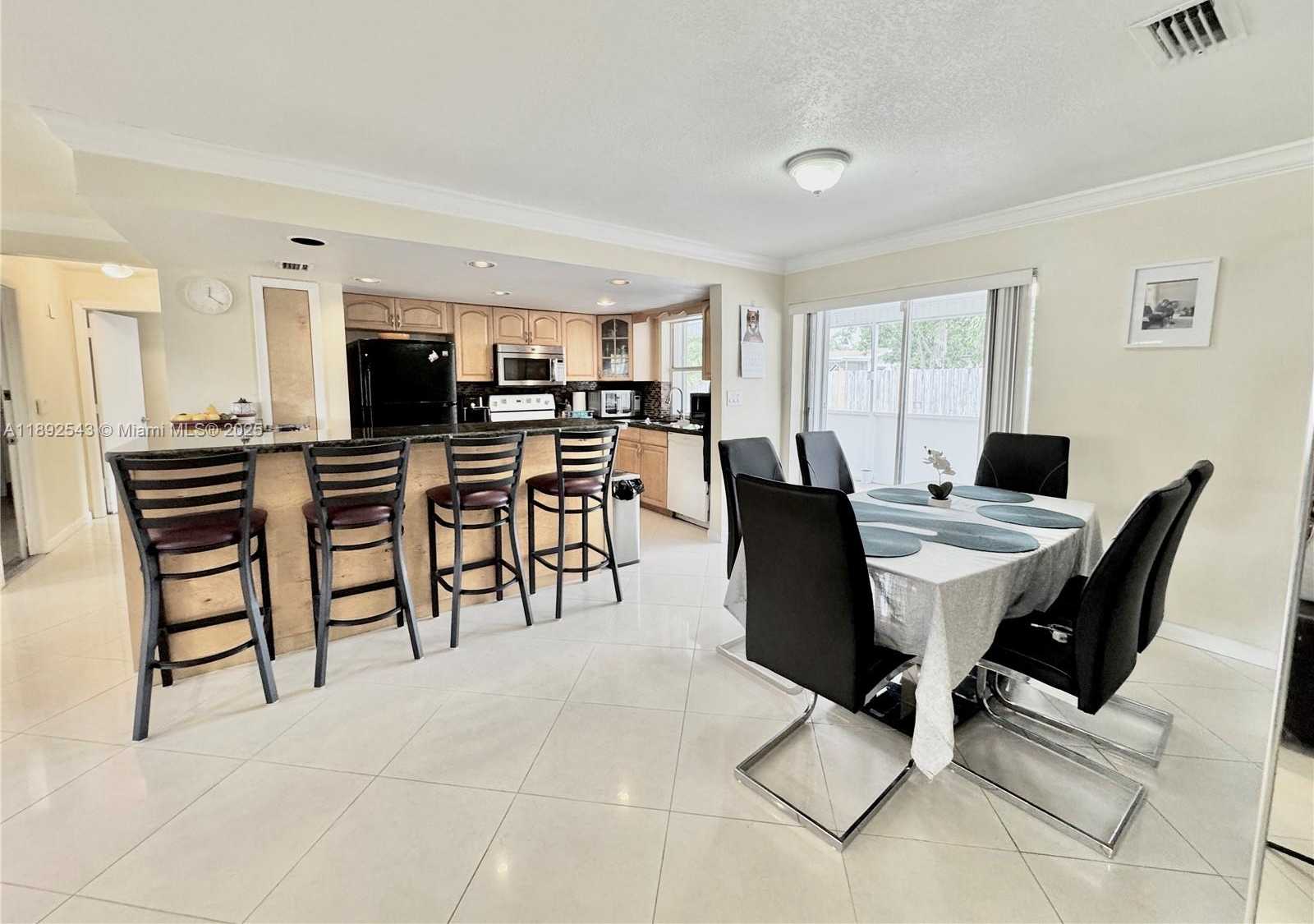 Small Image of 6875 NORTH WEST 1ST CT, Margate Number 9