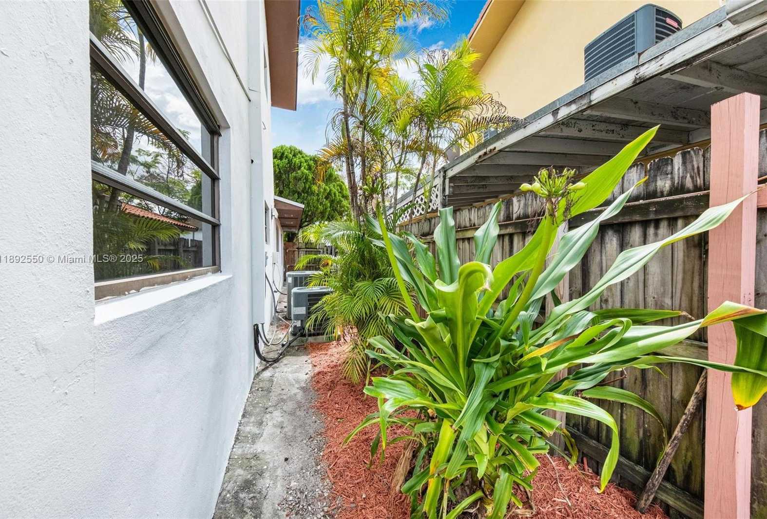 Small Image of 1283 WEST 42ND ST, Hialeah Number 16