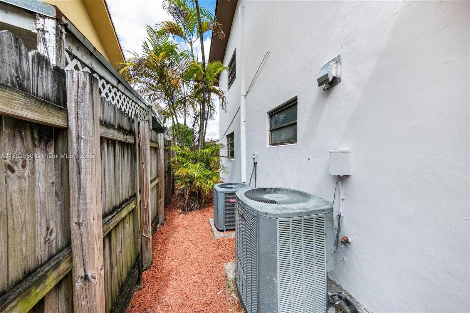 Small Image of 1283 WEST 42ND ST, Hialeah Number 18