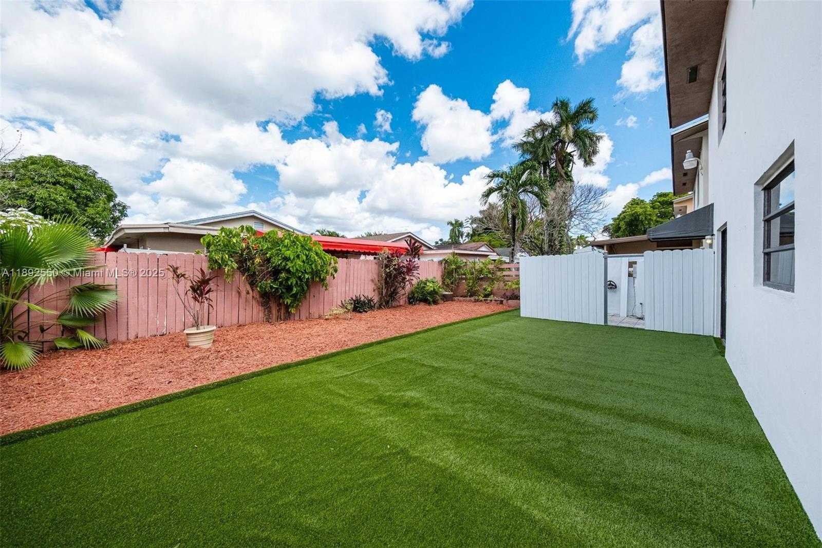 Small Image of 1283 WEST 42ND ST, Hialeah Number 19