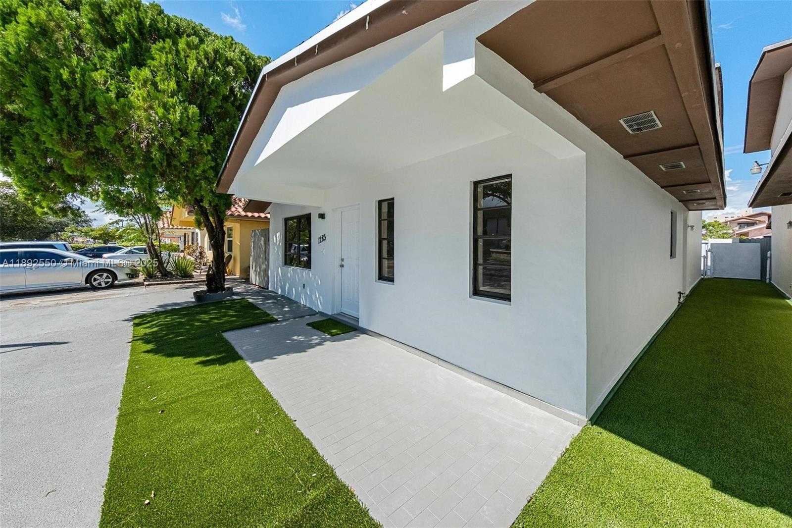 Small Image of 1283 WEST 42ND ST, Hialeah Number 3