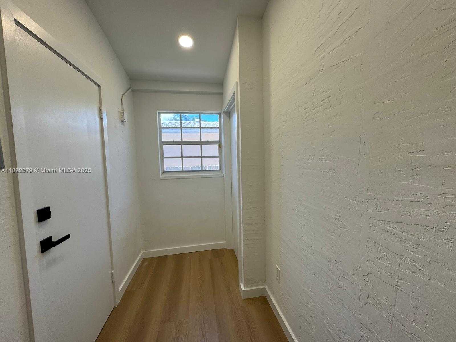 Small Image of 2642 FILLMORE ST, Hollywood Number 13