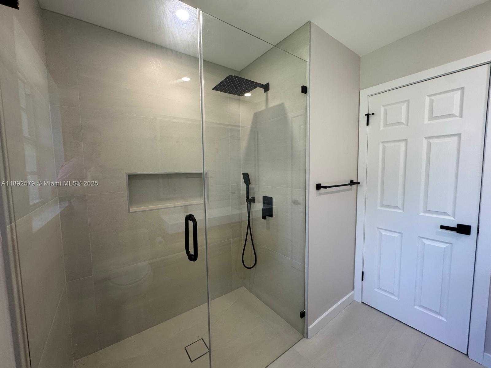 Small Image of 2642 FILLMORE ST, Hollywood Number 5