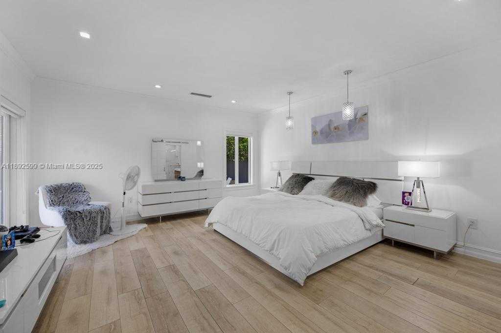 Small Image of 155 WEST 60TH ST, Hialeah Number 16