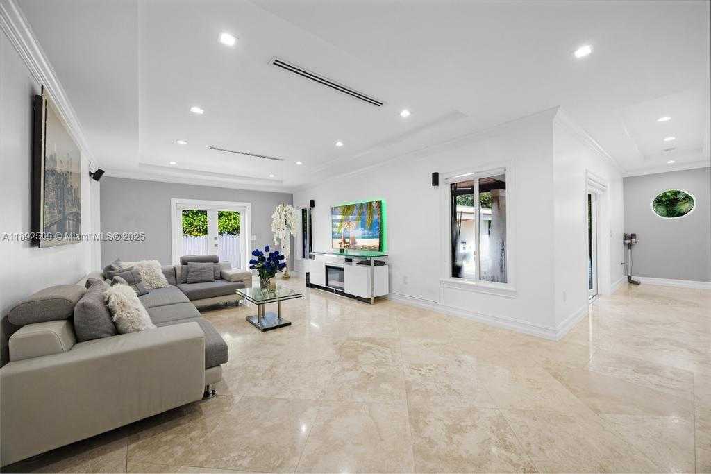 Small Image of 155 WEST 60TH ST, Hialeah Number 3