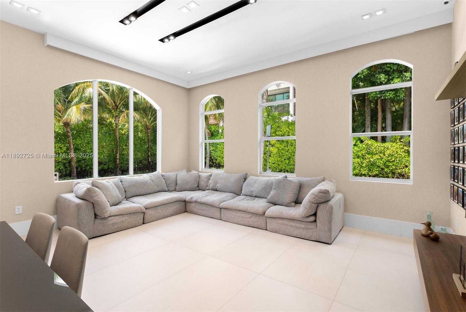 Small Image of 229 GOLDEN BEACH DR, Golden Beach Number 16