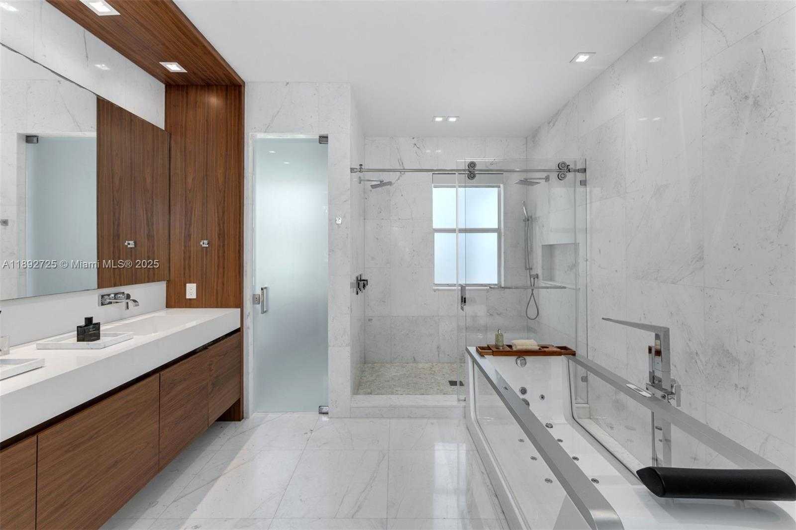 Small Image of 229 GOLDEN BEACH DR, Golden Beach Number 24