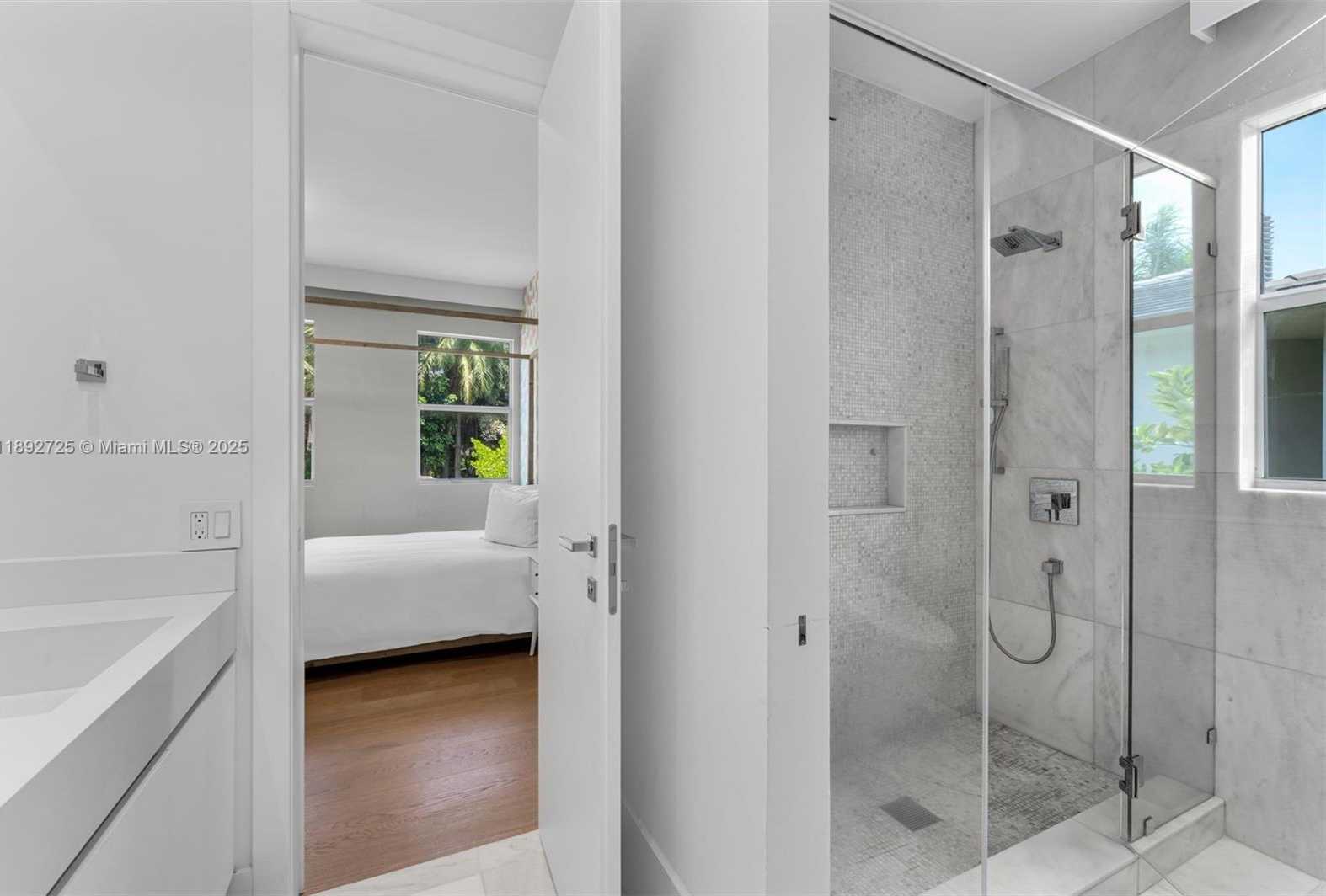 Small Image of 229 GOLDEN BEACH DR, Golden Beach Number 31