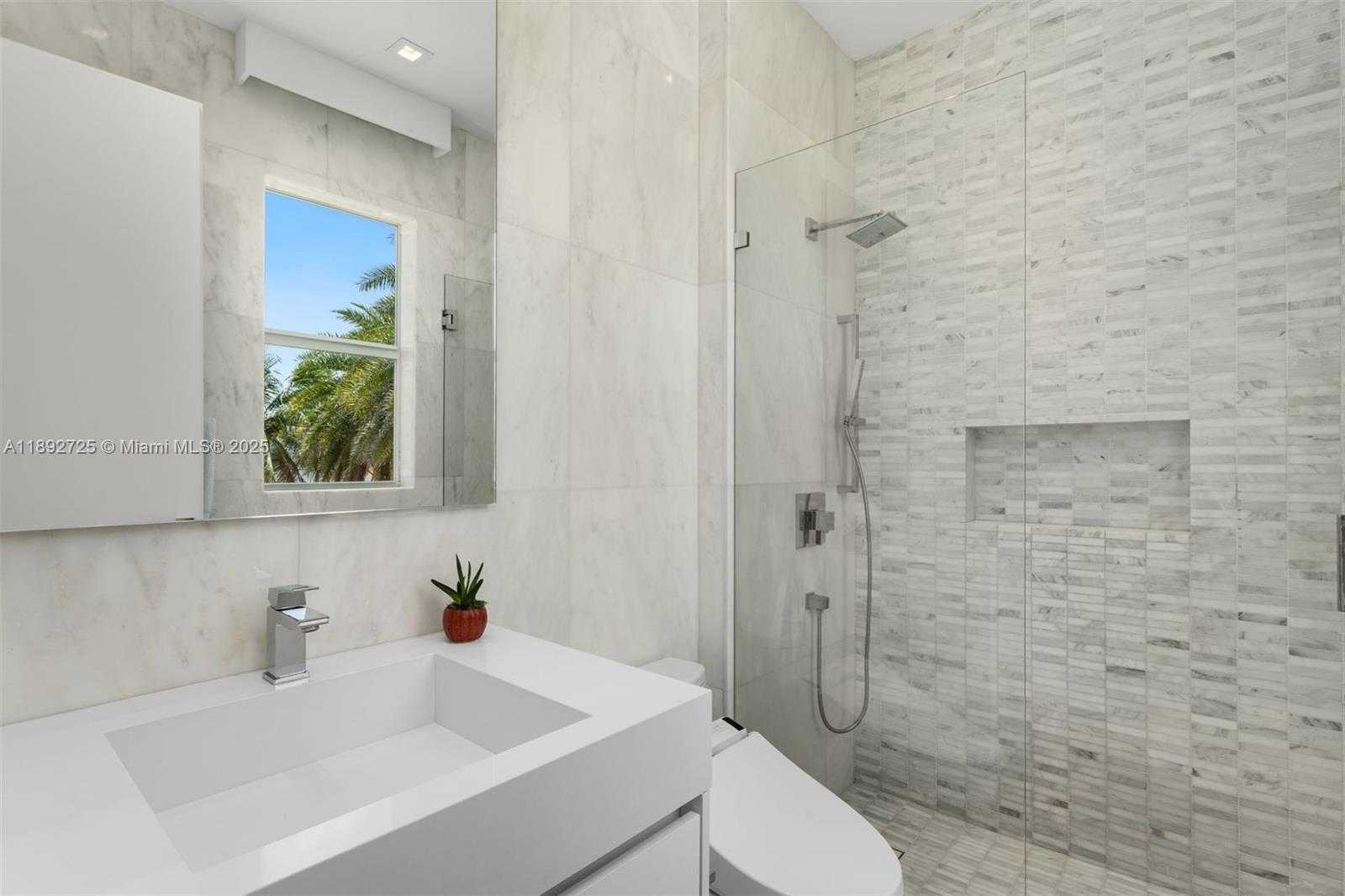Small Image of 229 GOLDEN BEACH DR, Golden Beach Number 36