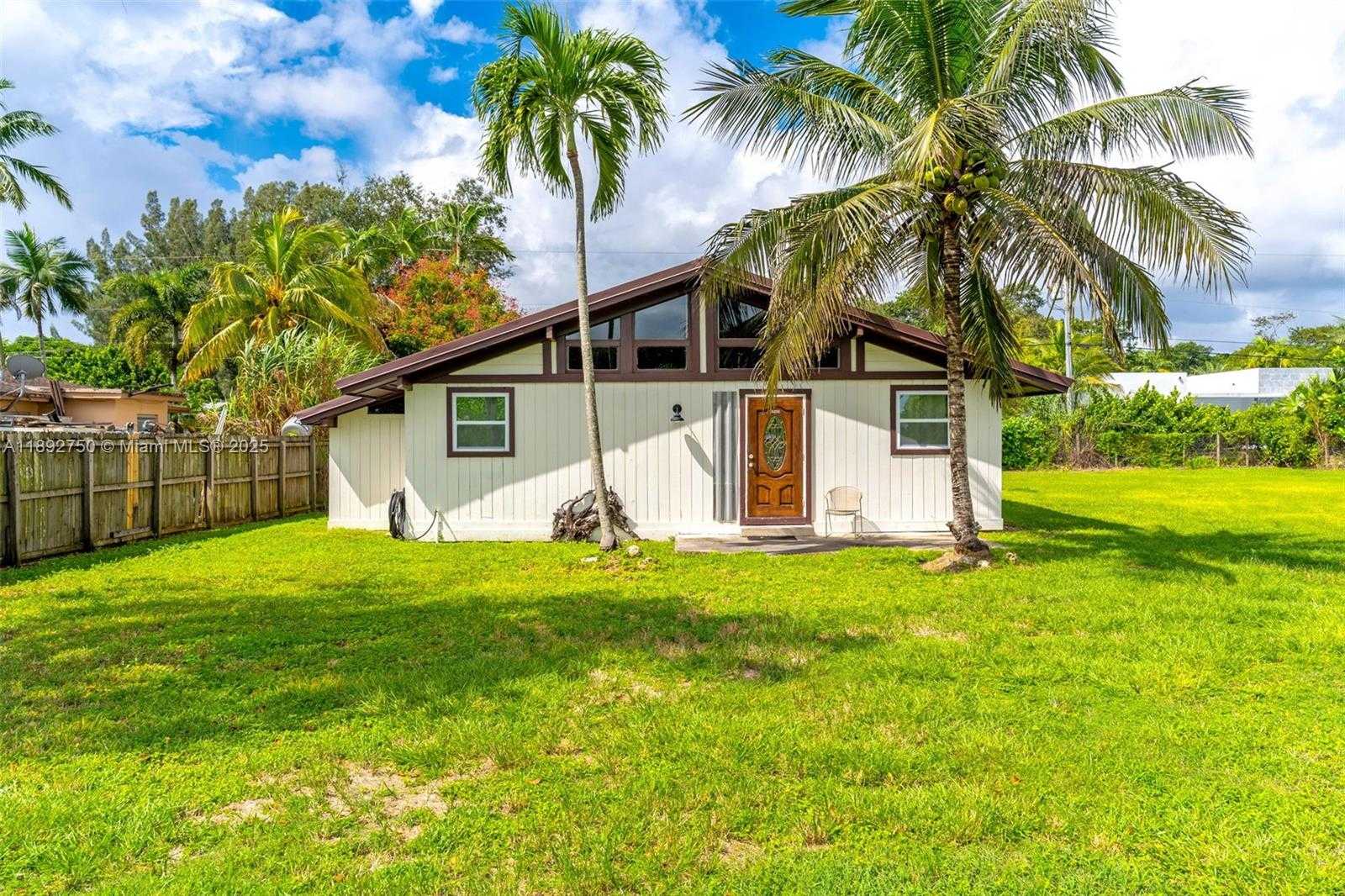 Small Image of 23060 SOUTH WEST 155TH AVE, Miami Number 2