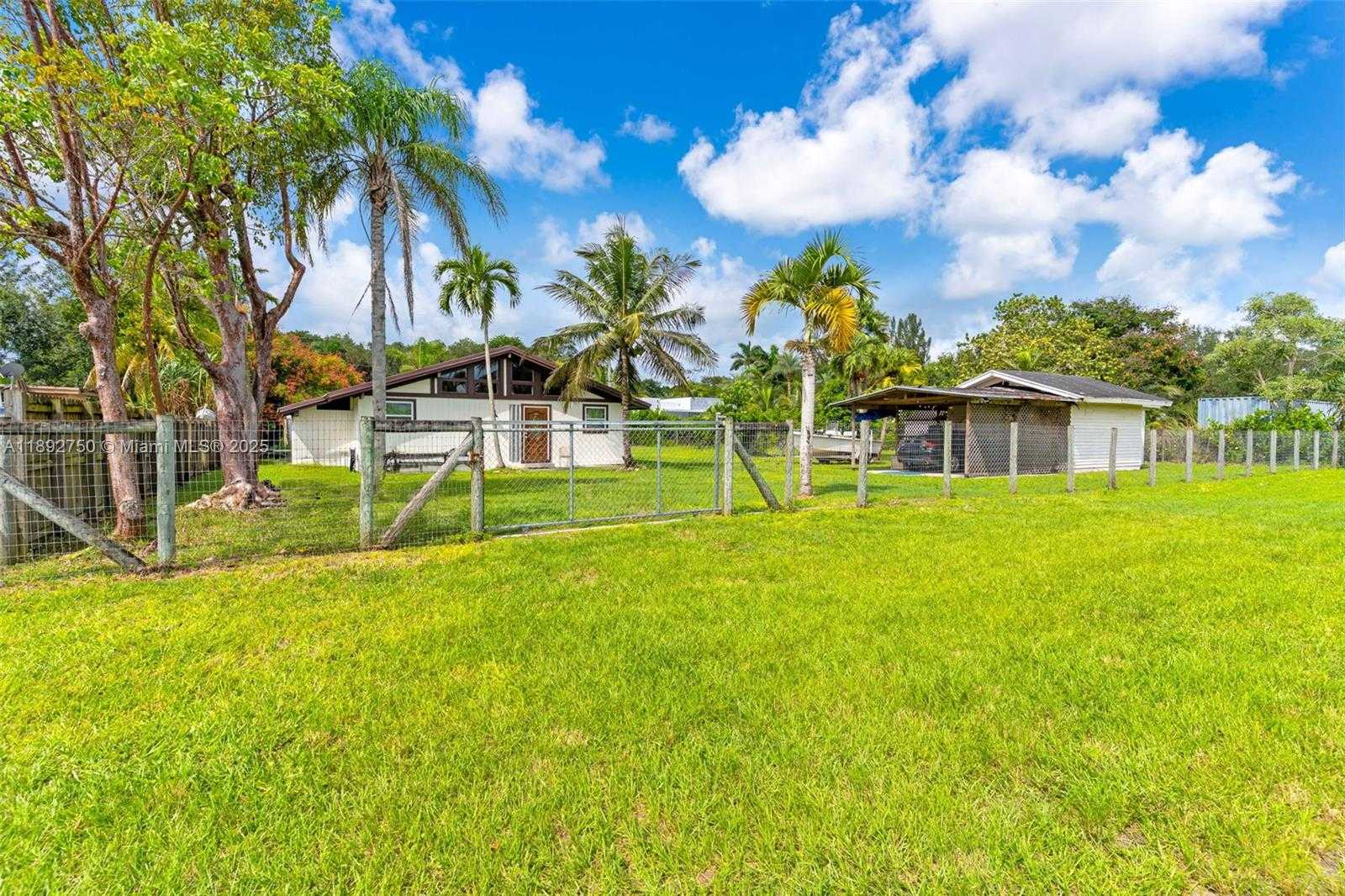 Small Image of 23060 SOUTH WEST 155TH AVE, Miami Number 4