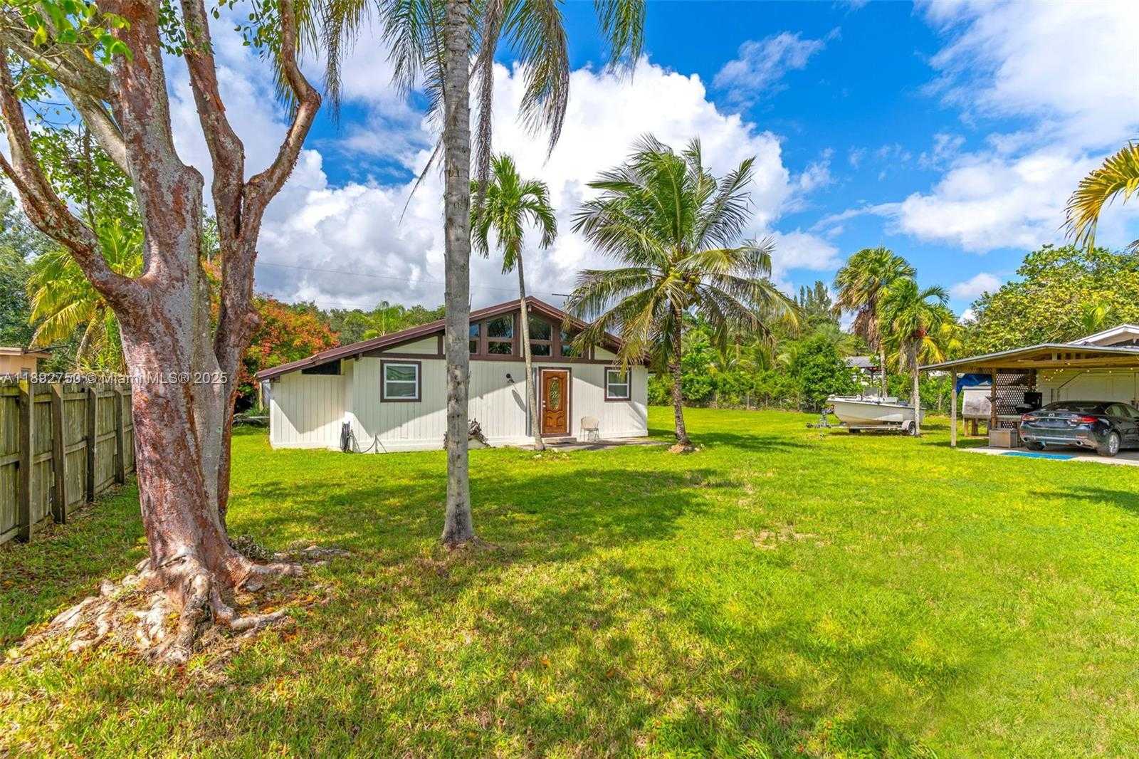 Small Image of 23060 SOUTH WEST 155TH AVE, Miami Number 5