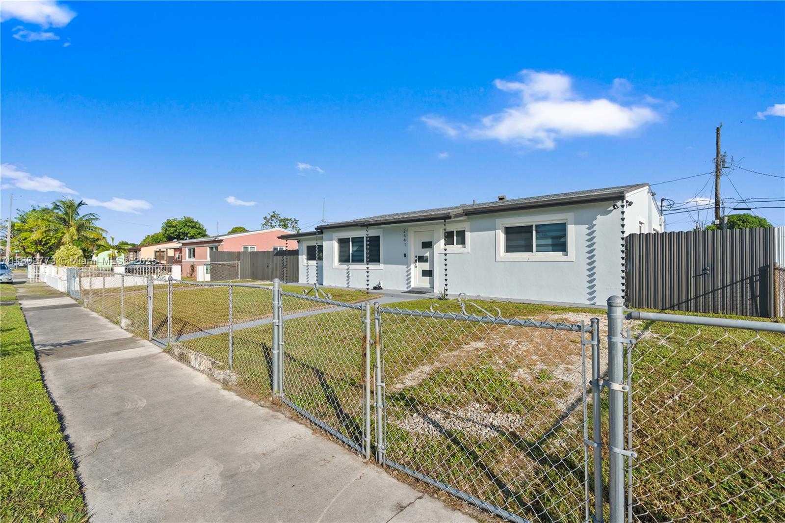 Small Image of 2441 NORTH WEST 181ST TER, Miami Gardens Number 3