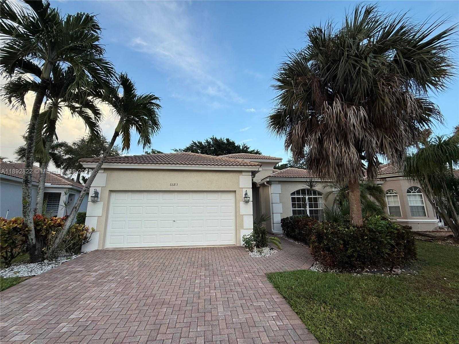 Small Image of 6683 SOUTHPORT DR, Boynton Beach Number 2