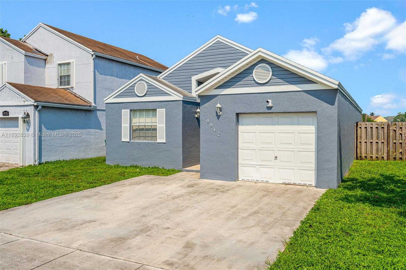 Small Image of 9917 WEST ELM LN, Miramar Number 10