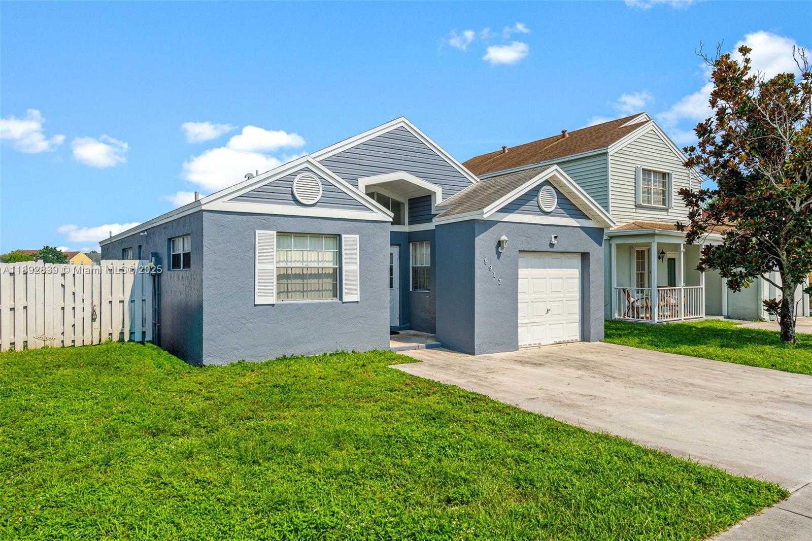 Small Image of 9917 WEST ELM LN, Miramar Number 11