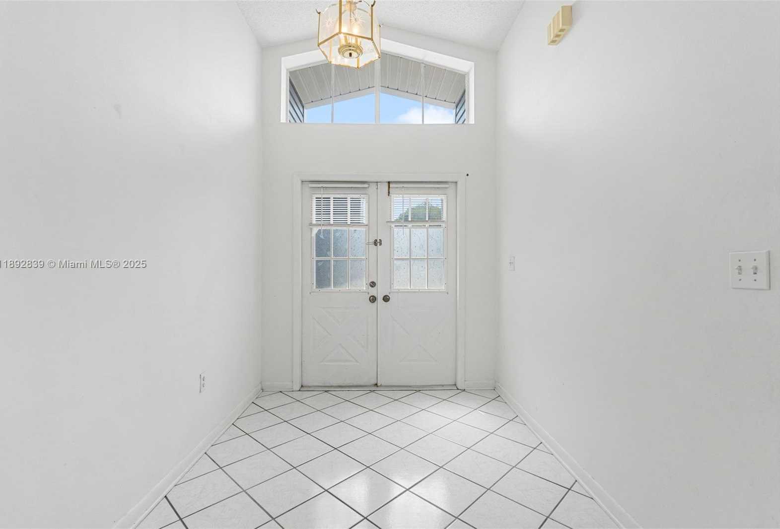 Small Image of 9917 WEST ELM LN, Miramar Number 16