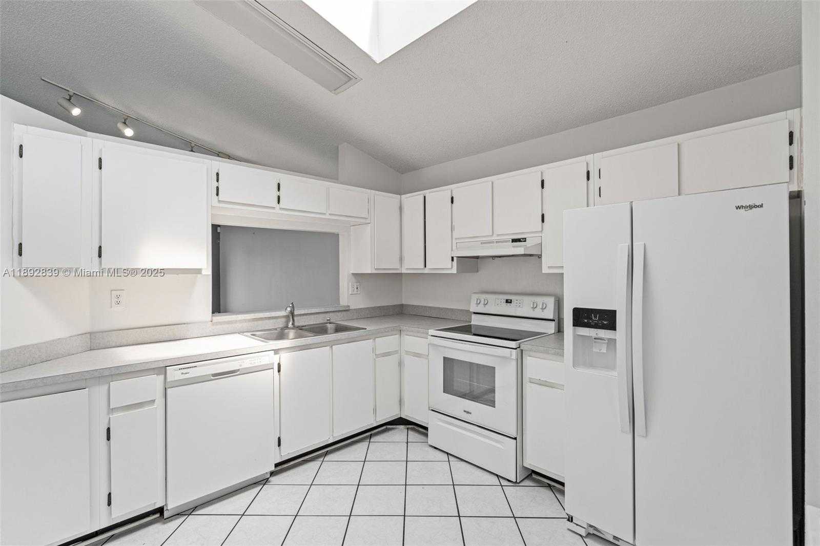 Small Image of 9917 WEST ELM LN, Miramar Number 19