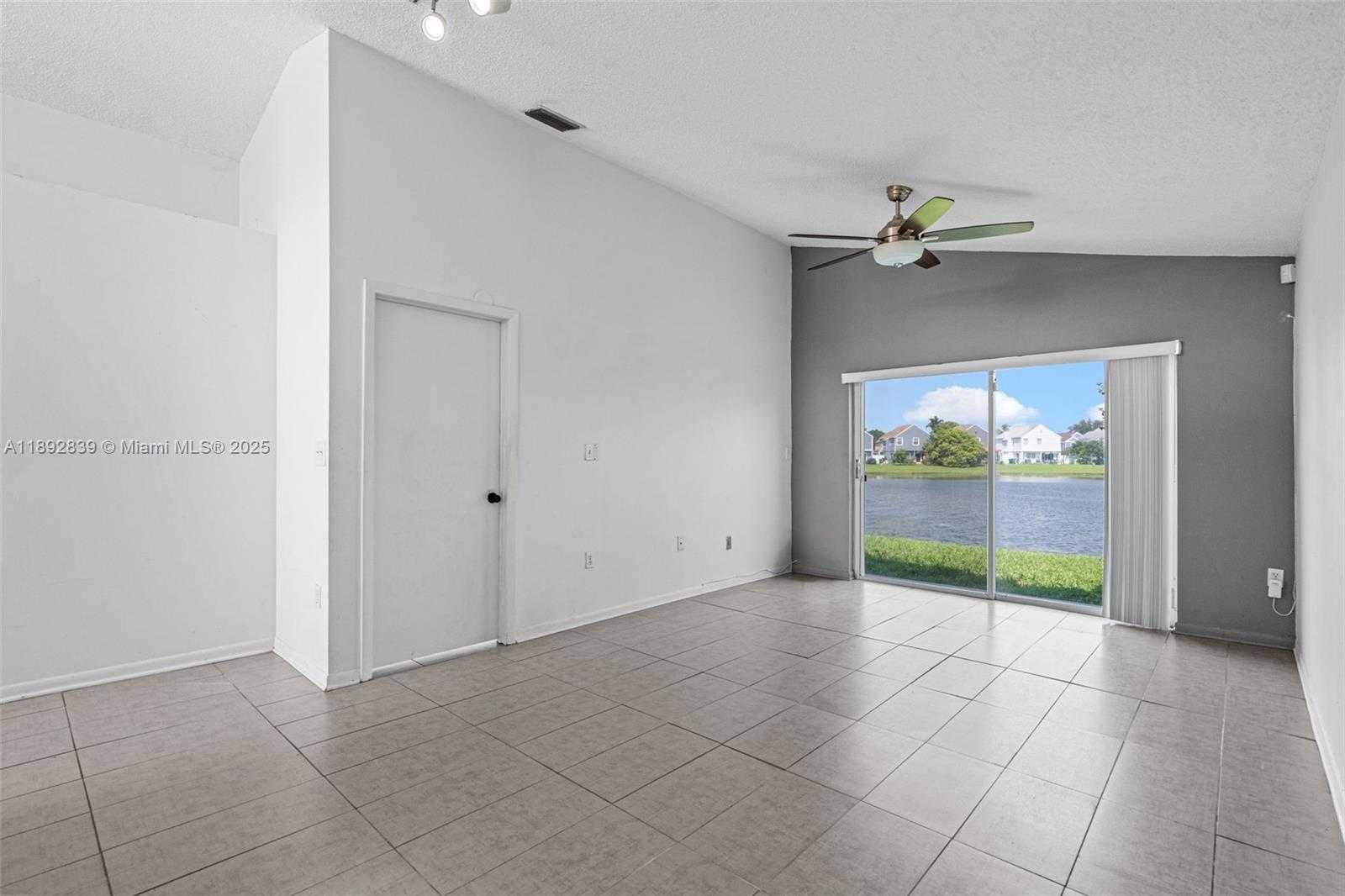 Small Image of 9917 WEST ELM LN, Miramar Number 2