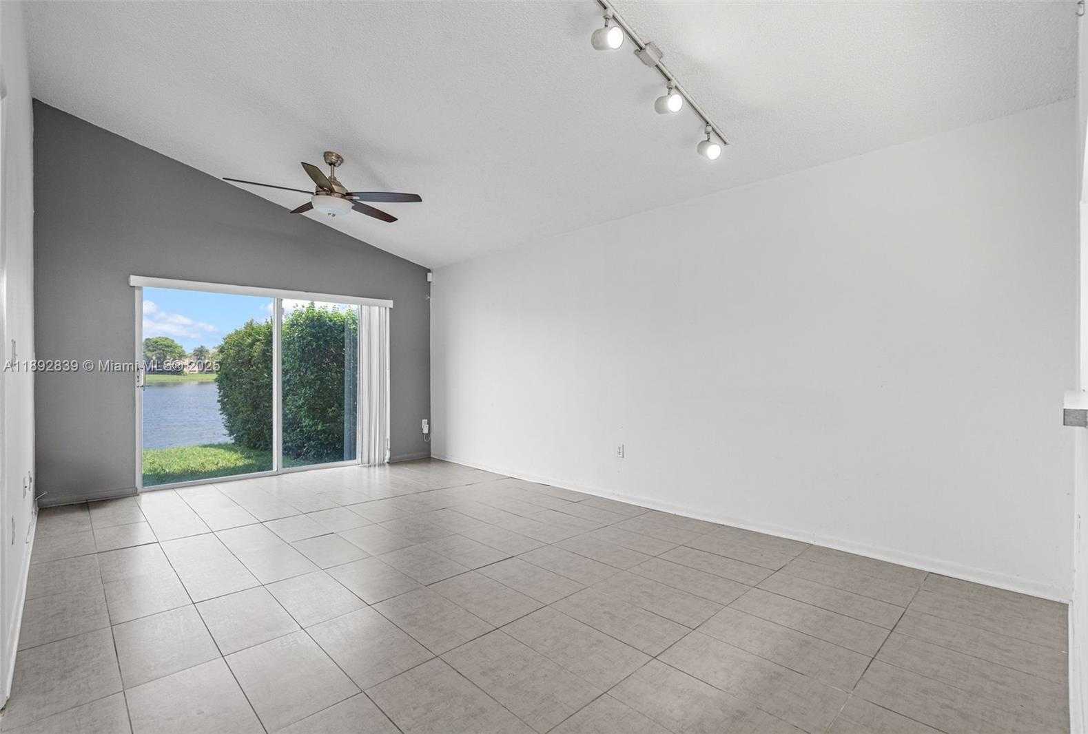 Small Image of 9917 WEST ELM LN, Miramar Number 23