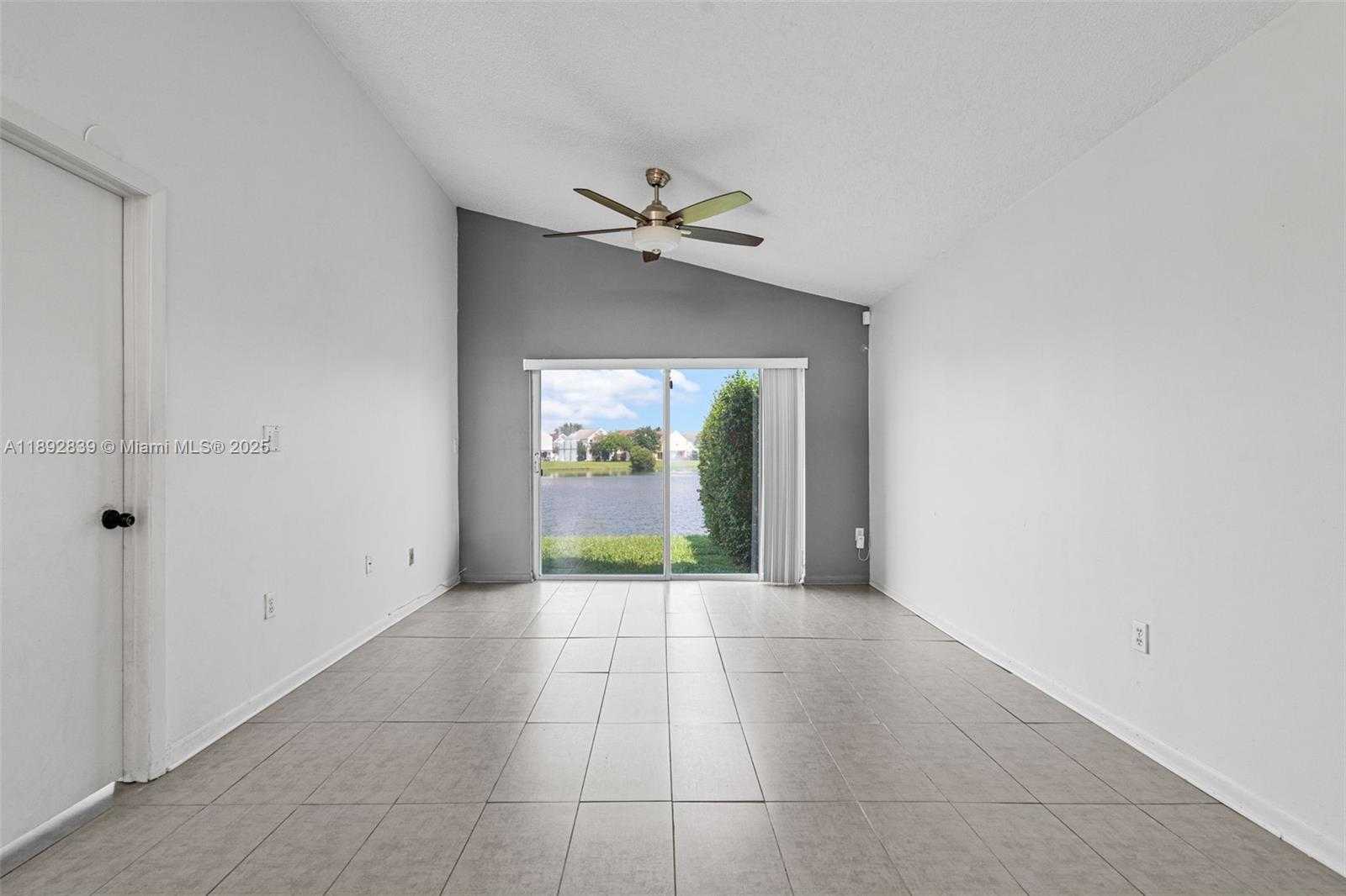 Small Image of 9917 WEST ELM LN, Miramar Number 24