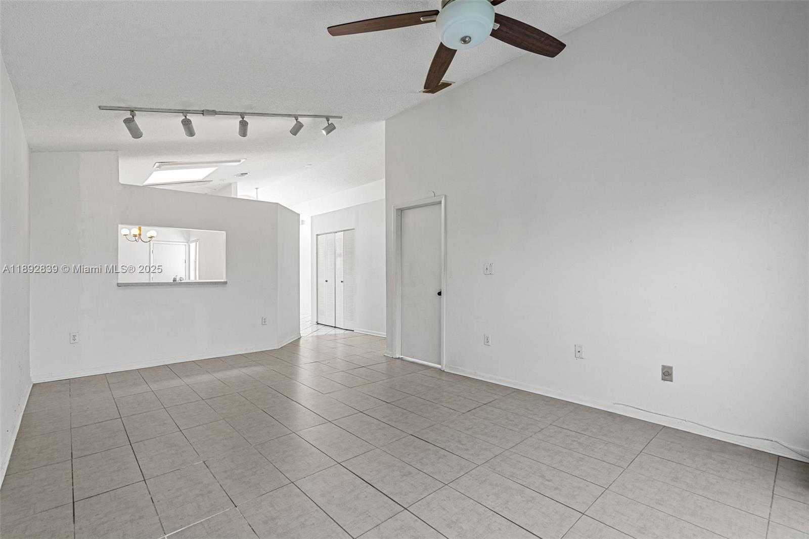 Small Image of 9917 WEST ELM LN, Miramar Number 25