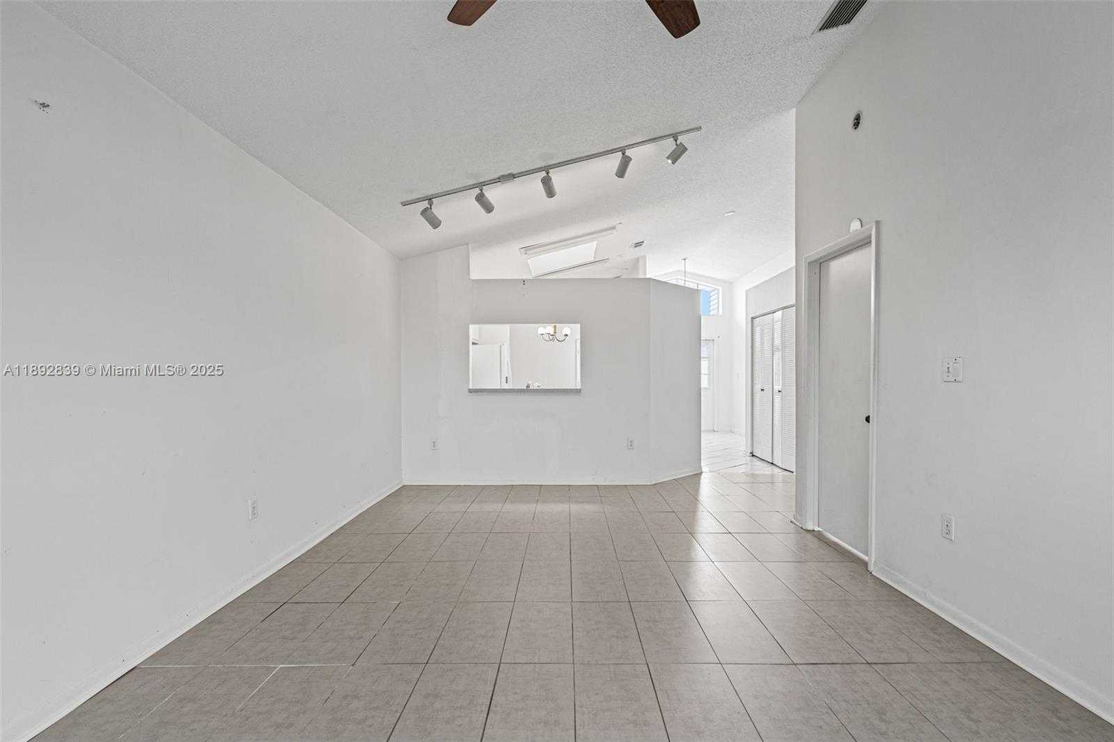 Small Image of 9917 WEST ELM LN, Miramar Number 26