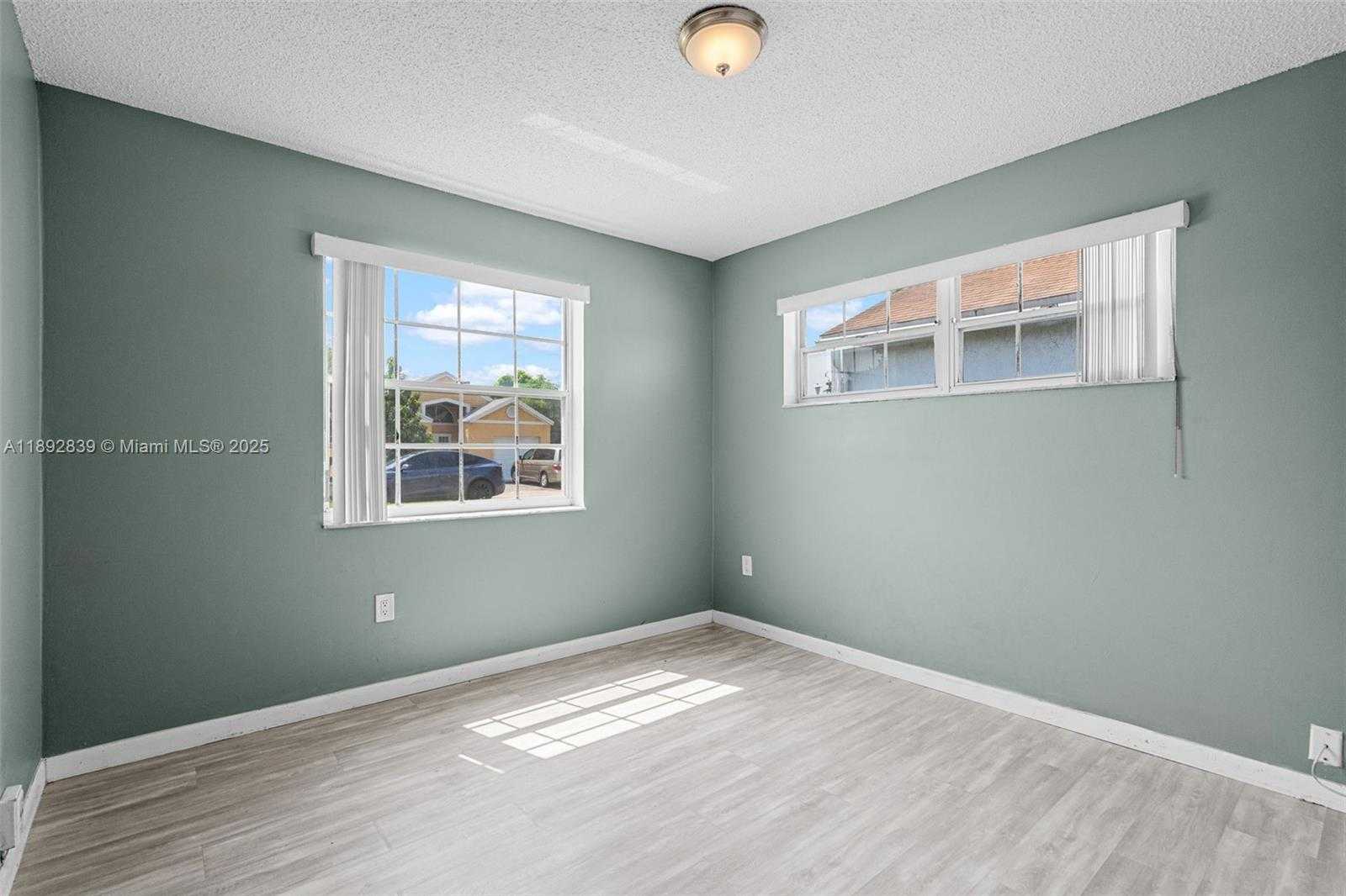 Small Image of 9917 WEST ELM LN, Miramar Number 28