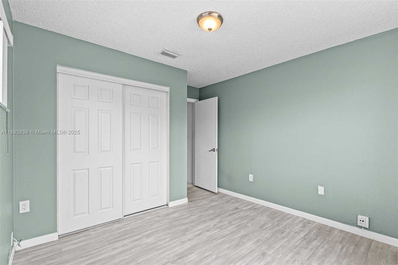 Small Image of 9917 WEST ELM LN, Miramar Number 29