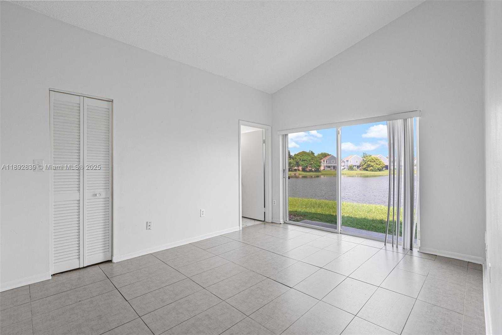Small Image of 9917 WEST ELM LN, Miramar Number 3