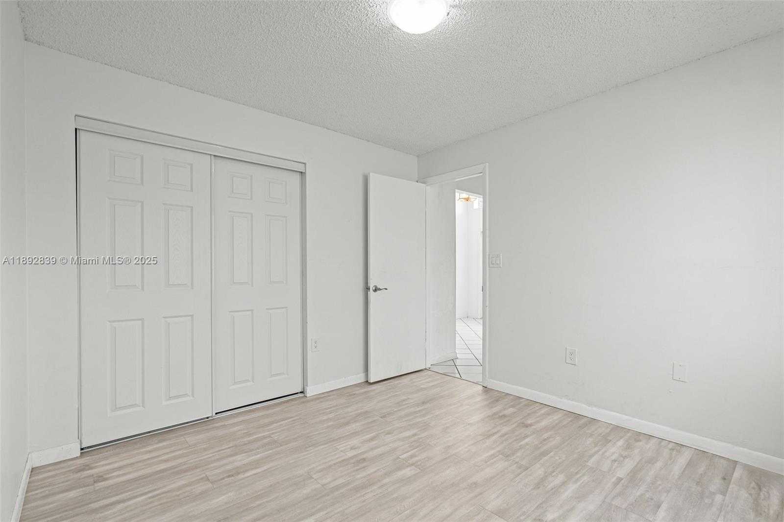 Small Image of 9917 WEST ELM LN, Miramar Number 31