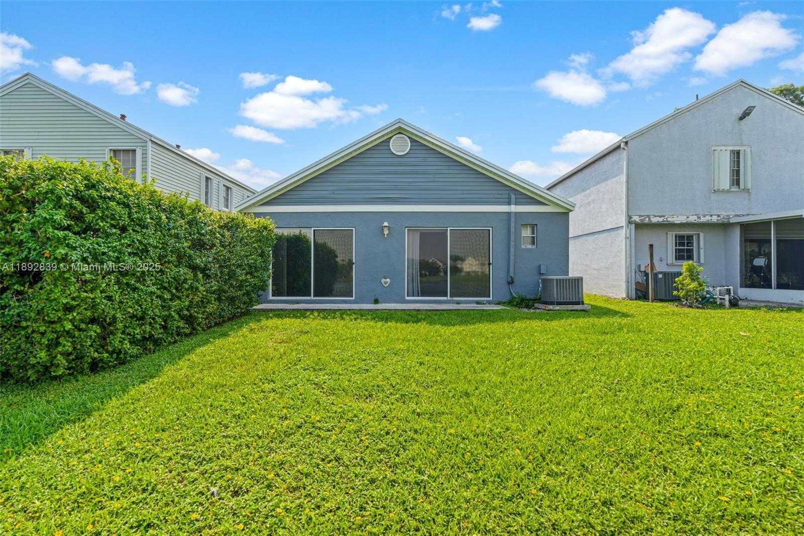 Small Image of 9917 WEST ELM LN, Miramar Number 36