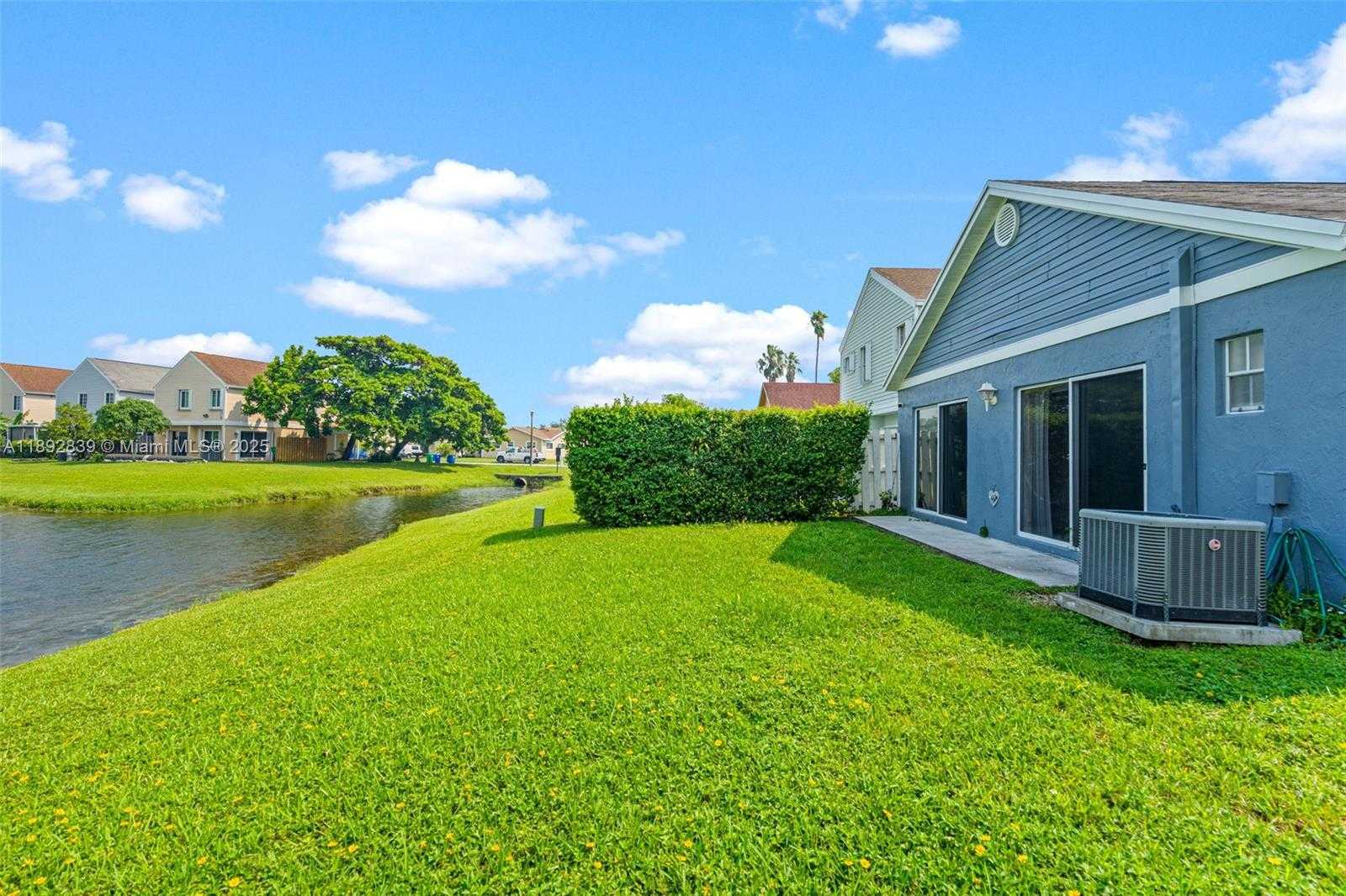 Small Image of 9917 WEST ELM LN, Miramar Number 38