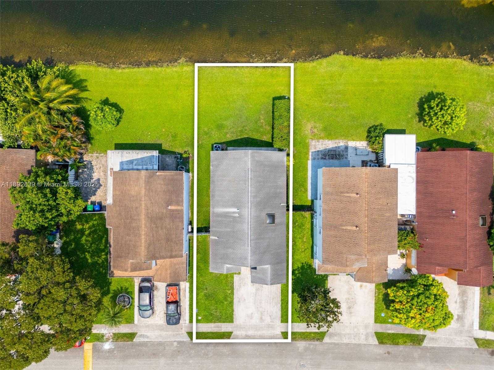Small Image of 9917 WEST ELM LN, Miramar Number 39