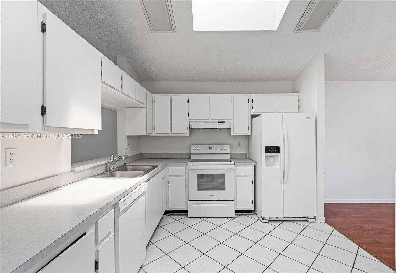 Small Image of 9917 WEST ELM LN, Miramar Number 4