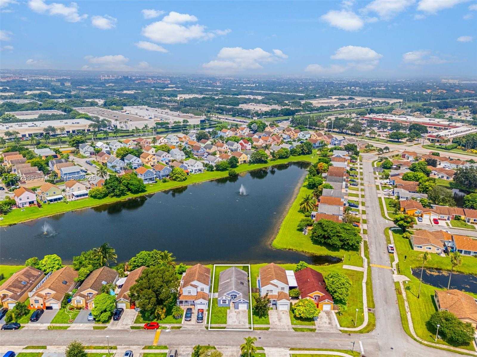 Small Image of 9917 WEST ELM LN, Miramar Number 43