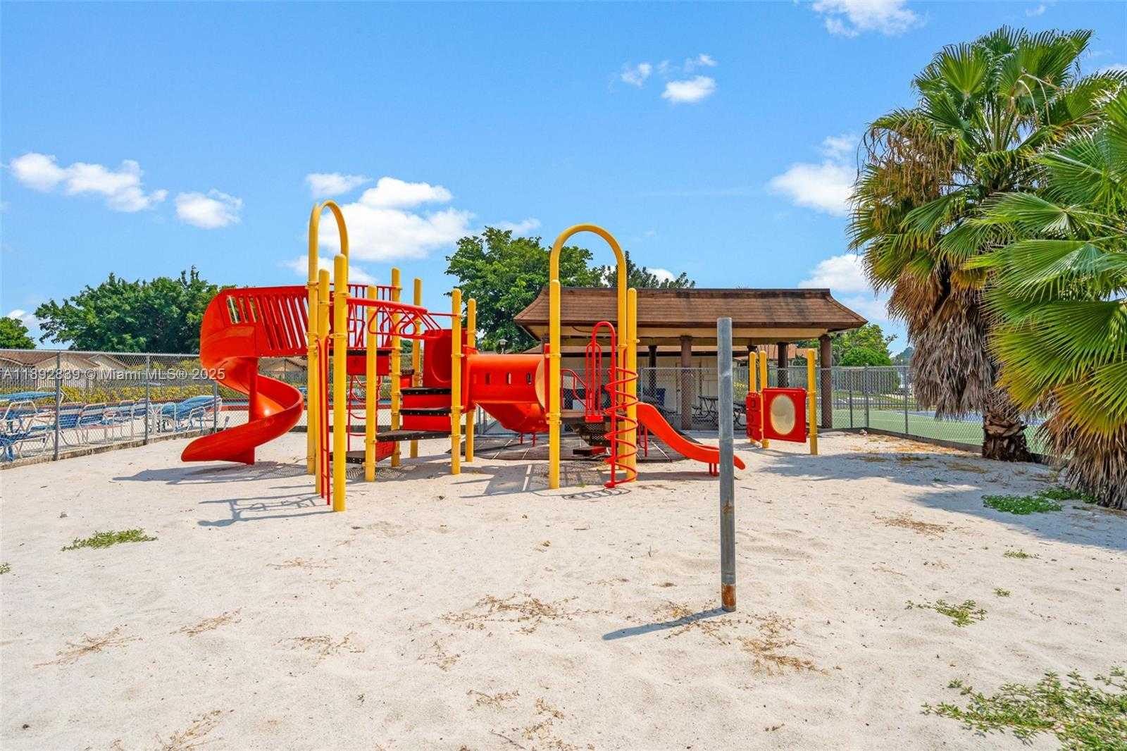 Small Image of 9917 WEST ELM LN, Miramar Number 48