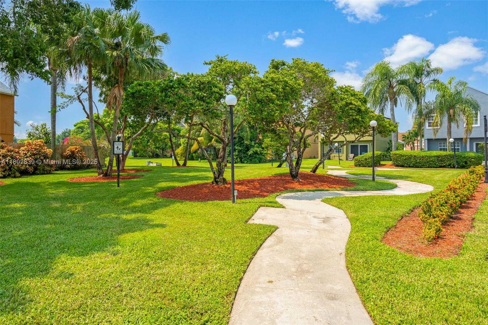 Small Image of 9917 WEST ELM LN, Miramar Number 49