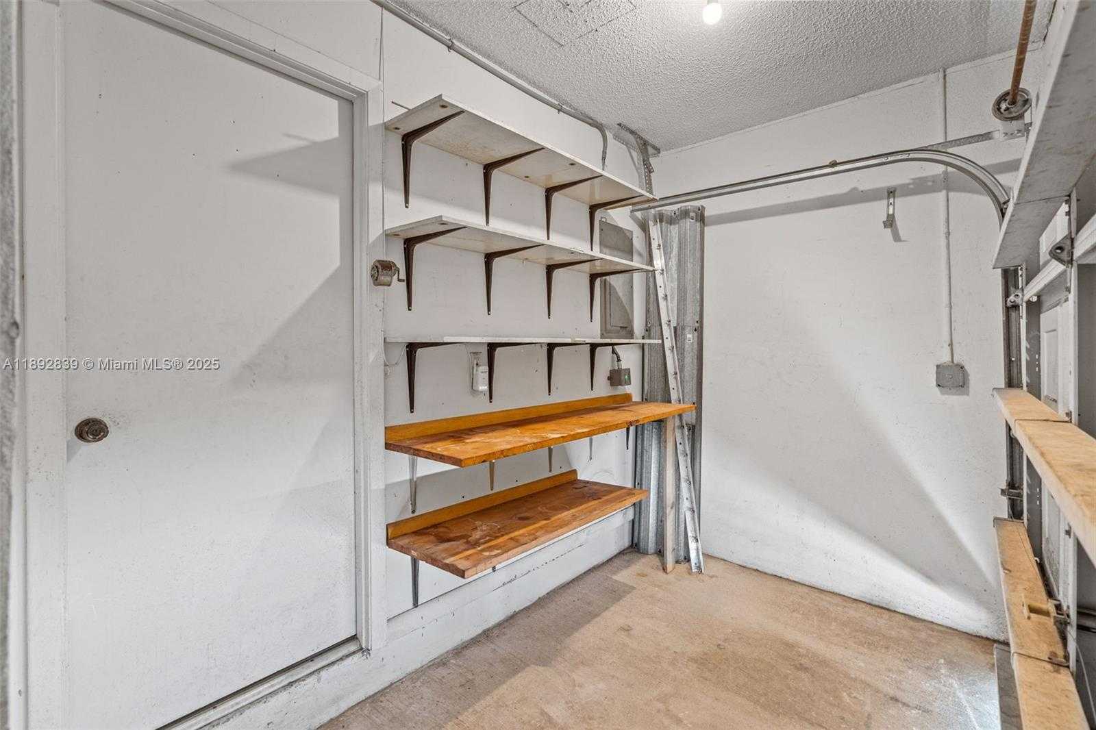 Small Image of 9917 WEST ELM LN, Miramar Number 7