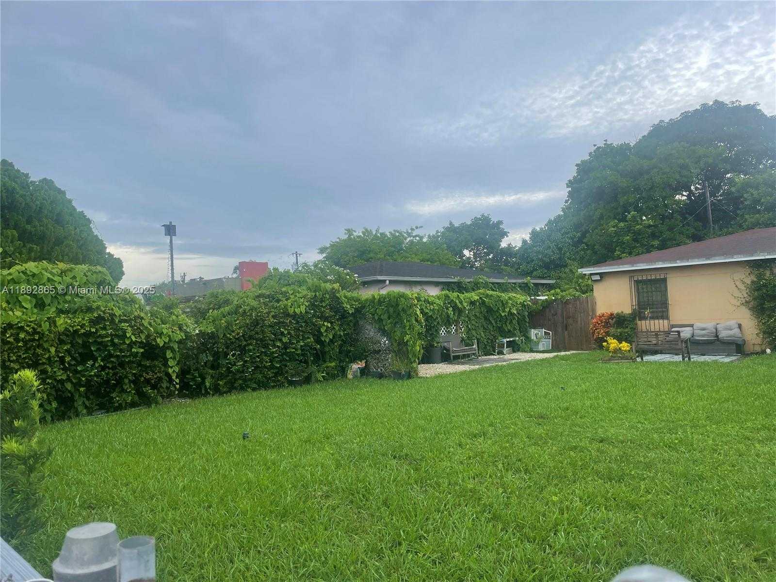 Small Image of 12030 NORTH MIAMI AVE, North Miami Number 4