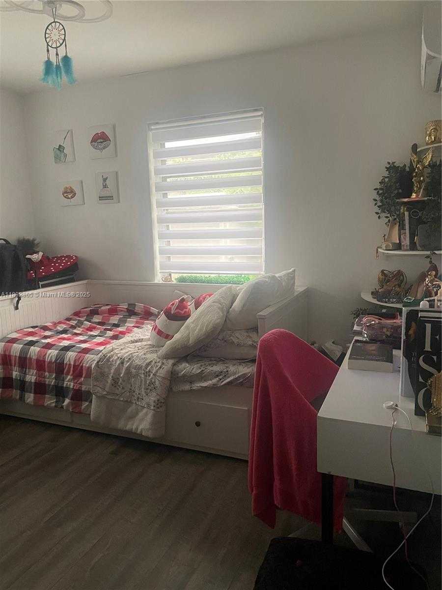Small Image of 12030 NORTH MIAMI AVE, North Miami Number 7