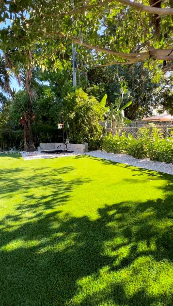 Small Image of 12030 NORTH MIAMI AVE, North Miami Number 8