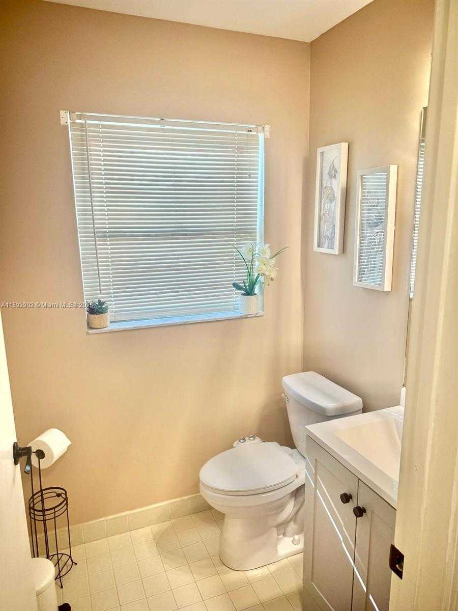 Small Image of 18249 SOUTH WEST 3RD ST, Pembroke Pines Number 29