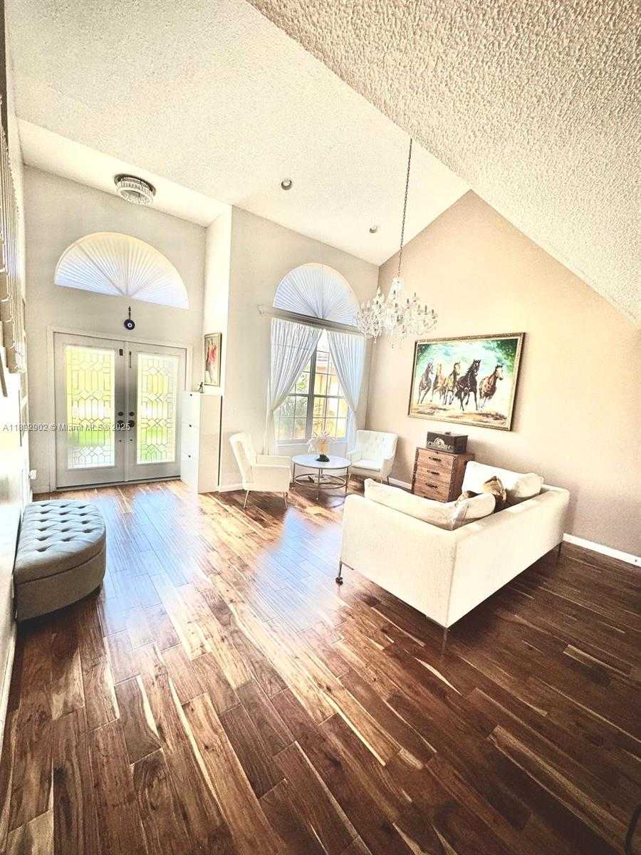 Small Image of 18249 SOUTH WEST 3RD ST, Pembroke Pines Number 7