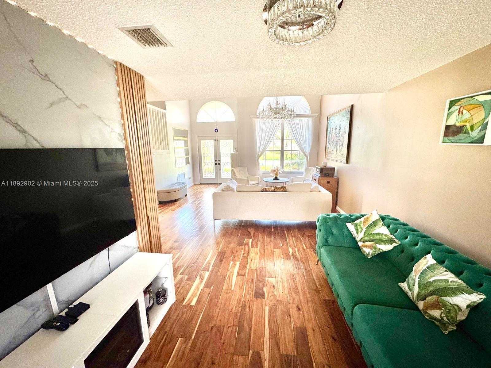 Small Image of 18249 SOUTH WEST 3RD ST, Pembroke Pines Number 9