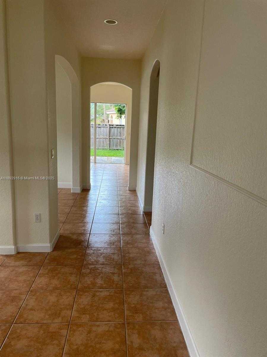 Small Image of 1321 SOUTH EAST 16TH AVE, Homestead Number 4